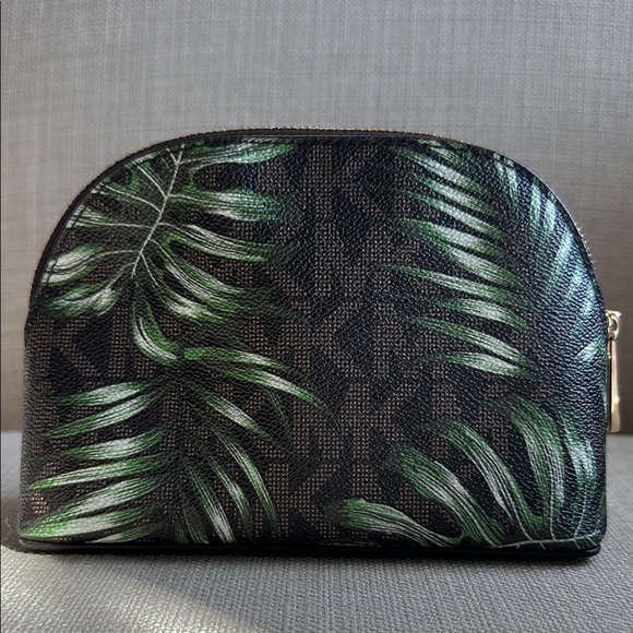 🌿NWOT🌿 Michael Kors Leaf Print Cosmetic Bag - Picture 2 of 8